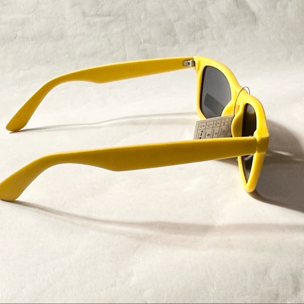 Unbranded Wayfarer Style Polarized UVA/UVB Sunglasses Yellow - Picture 4 of 10